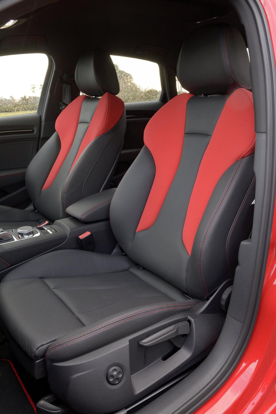 Интерьер Audi S3 Sedan (8V) 2013 года  (UK) (фото 51 из 53)